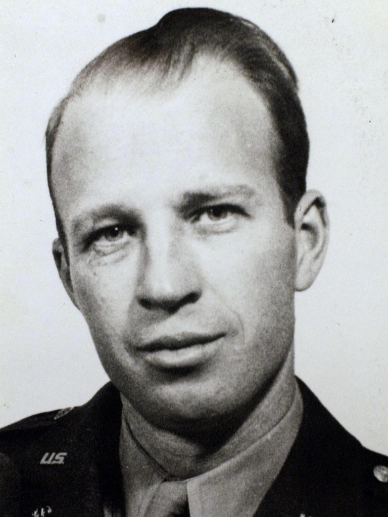 Retrato de Frank Olson, cientista do Exército que morreu em 1953 após ser dosado com LSD sem saber
